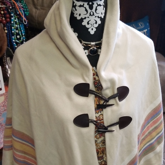 Western Look Cape - Picture 5 of 6